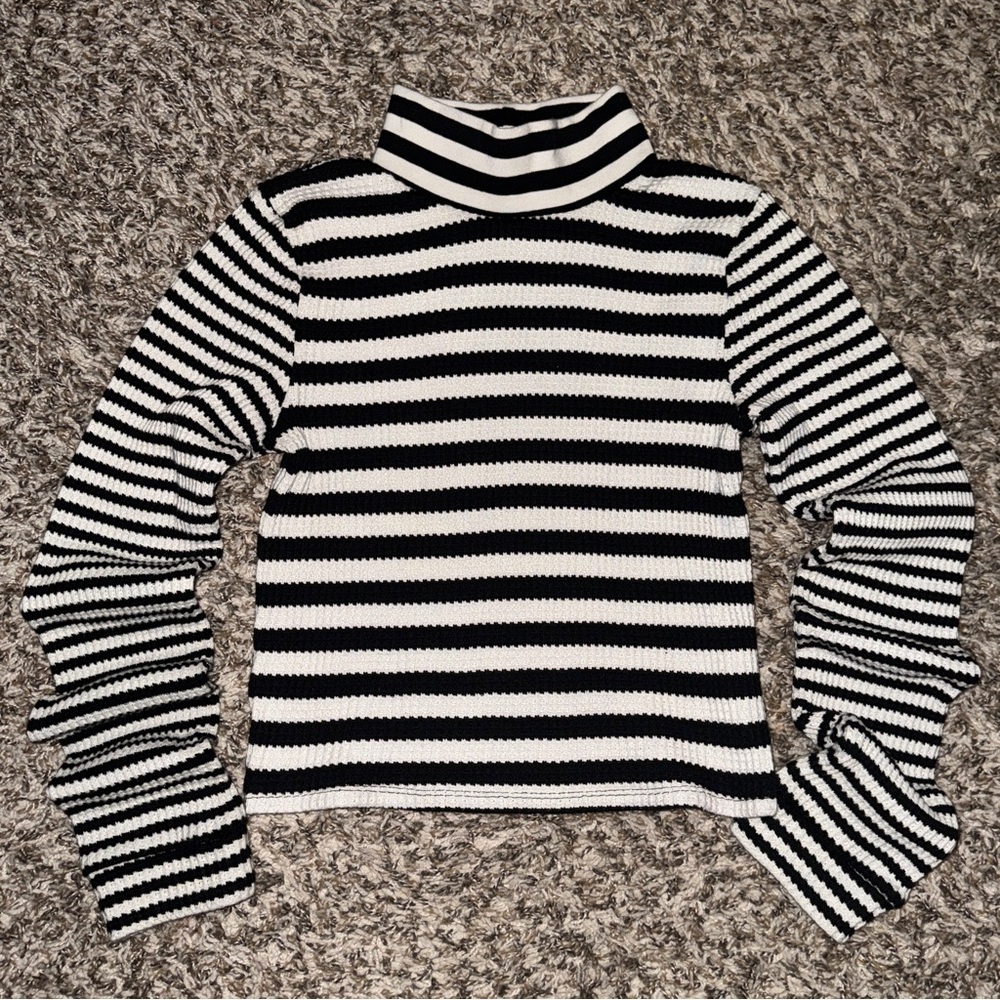 Aerie Black & White Striped Cropped Sweater 🖤